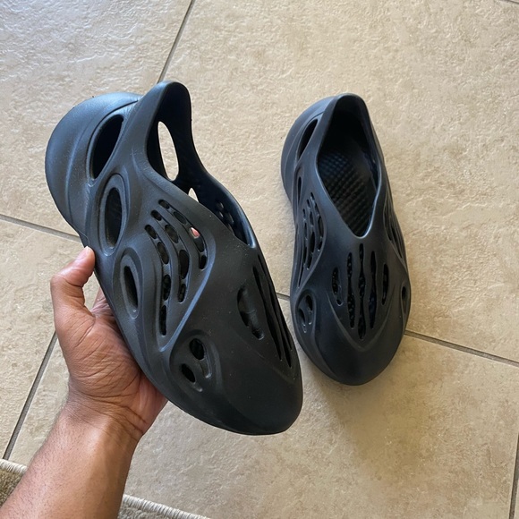 ua yeezy foam runner